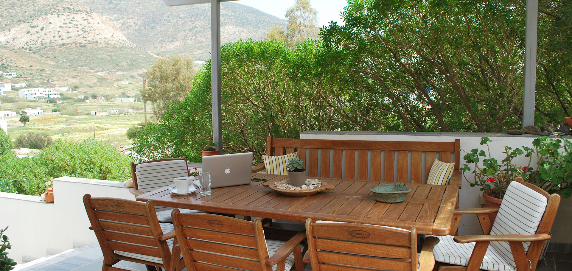 Διαμονή στο ξενοδοχείο Μυρτώ με θέα στον κήπο